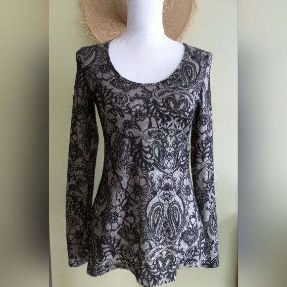 BKE Tops - BKE Boutique Gray/Black Paisley Floral Long Sleeve Scoop Neck Blouse Large